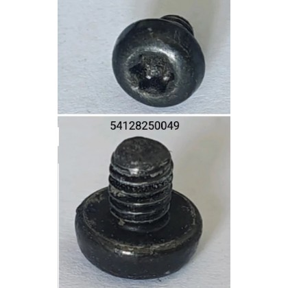 Болт М4*5*0,8 люка E39 б/у