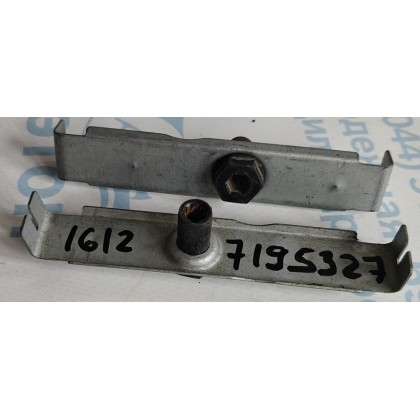 Кронштейн топливопровода BMW E46 E83 E85 б/у Кронштейн топливопровода BMW E46 E83 E85 б/у