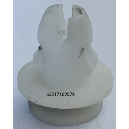 Клипса фонаря заднего BMW E65 03.05- крышки багажника б/у